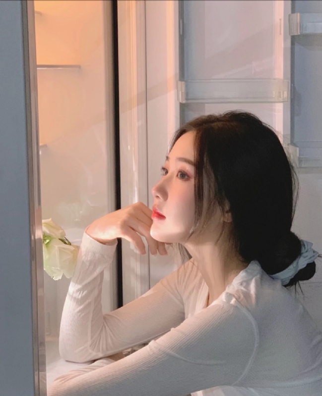 風吹過臉頰的第一张照片--云南红颜知己交友网